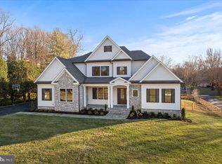 8407 Holly Leaf Dr, Mc Lean, VA 22102