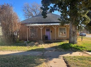 302 N 4th St, Sayre, OK 73662