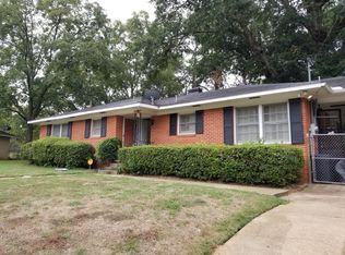 105 Brierwood Dr, Palestine, TX 75801