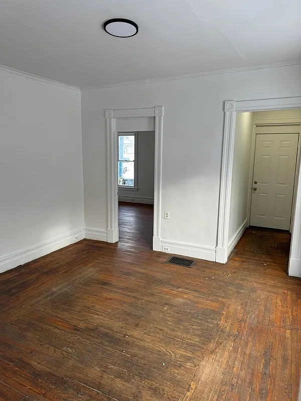 2 bed, 1.0 bath, $1,150 — Photo 2
