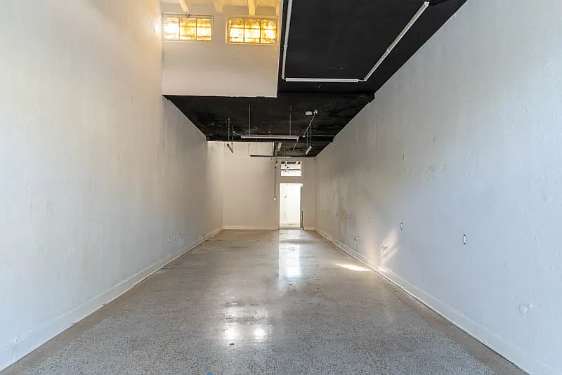 South Presa Building — Photo 4