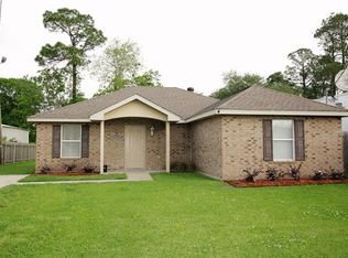 110 Elm St, Hahnville, LA 70057
