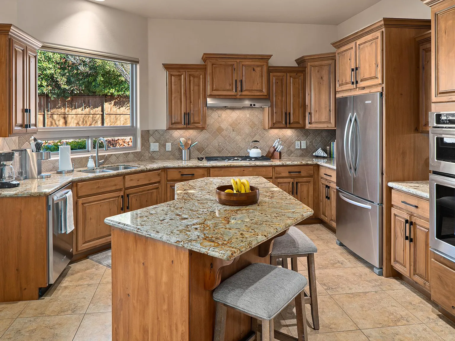 2370 Lariat Rd — Photo 3