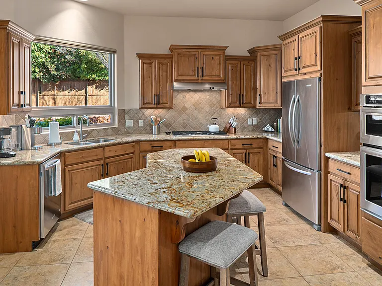 2370 Lariat Rd — Photo 3