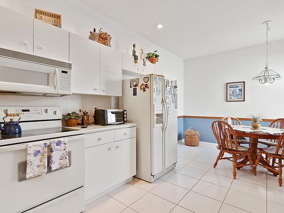 3rd image of 10776 Royal Caribbean Cir