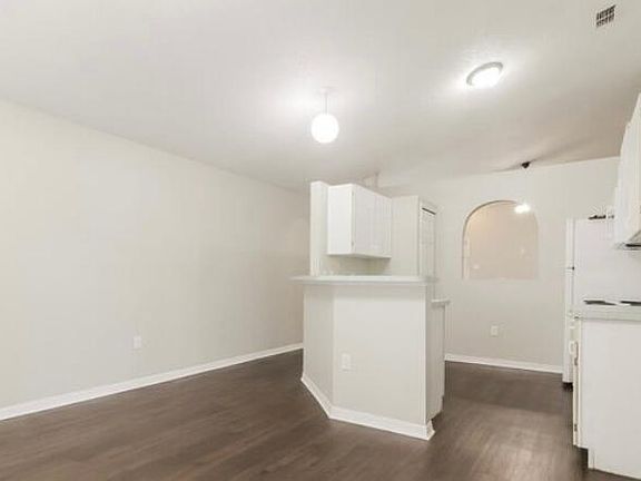 4th image of 12742 Parkbury Dr