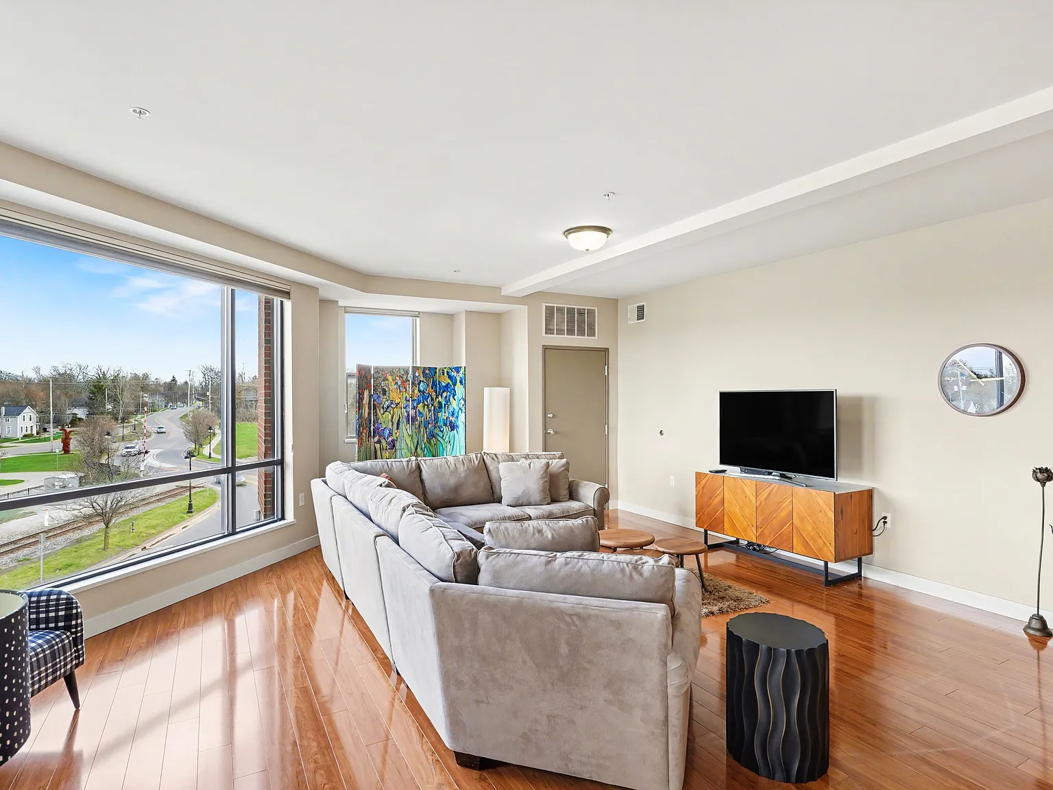 2 bed, 1717 sqft, $3,450 — Photo 2