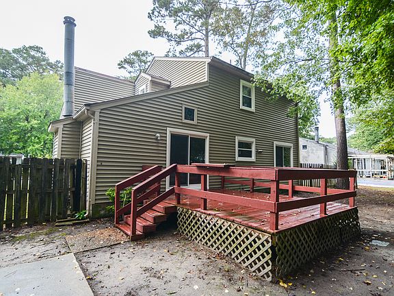 2nd image of 220 Windsor Castle Dr