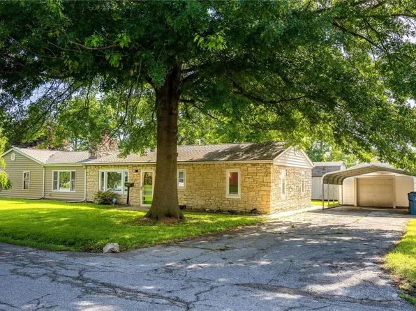 1825 Crest Dr, Alton, IL 62002