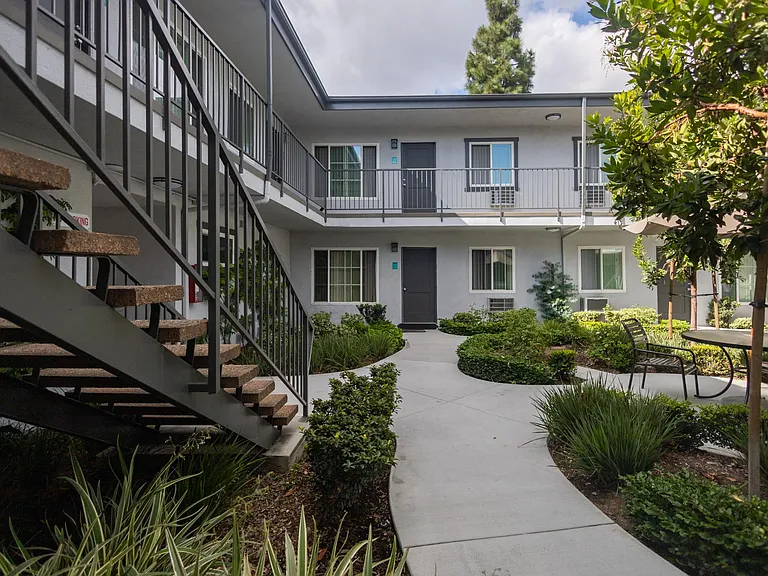 Magnolia Tree Apartments — Photo 5