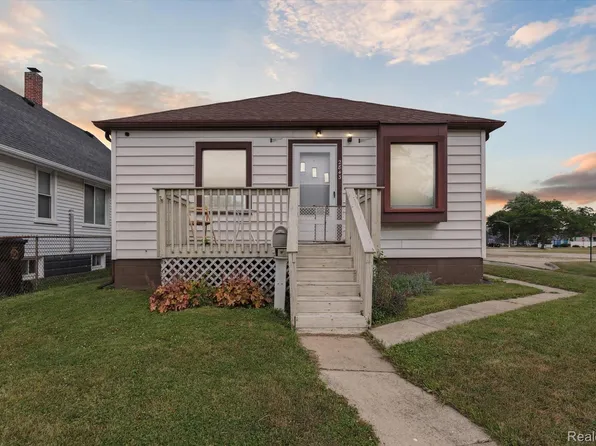 2843 5th St, Trenton, MI 48183