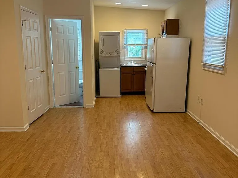 1502 Brown St #2R — Photo 1