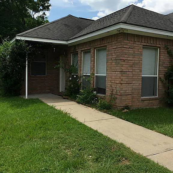 306 Bush Dr — Photo 2