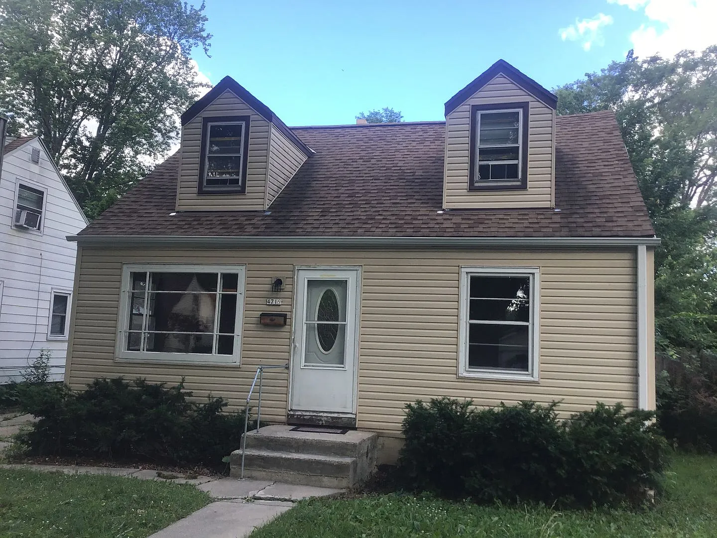 4 Bedroom Single Family Home — Photo 2
