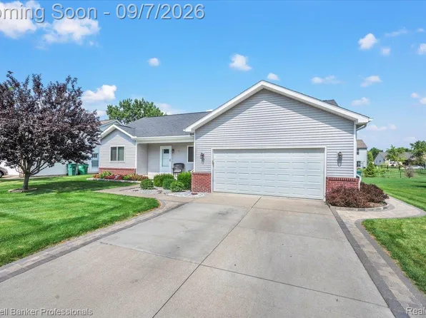 47 Old Carriage Ln, Lapeer, MI 48446