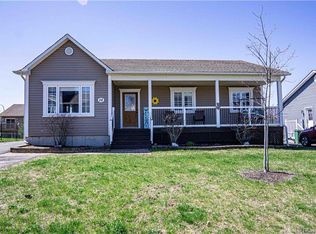 14 Harris St, Oromocto, NB E2V 0A6