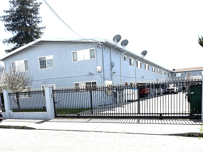 257 Poplar Ave #10 — Photo 15