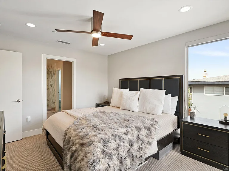 3030 Jarvis St #7 — Photo 19