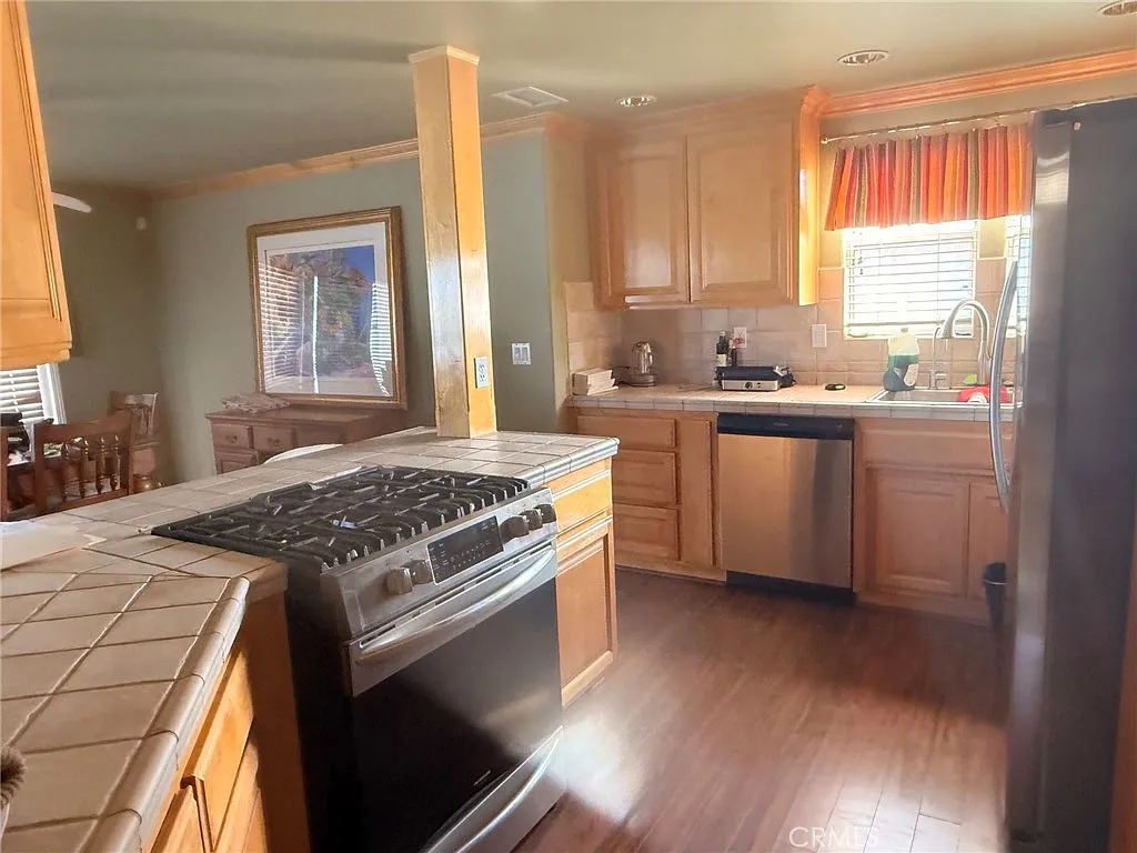 3 bed, 2.5 bath, 2008 sqft, $2,800 — Photo 3
