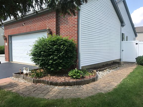 3rd image of 960 Mueller Dr