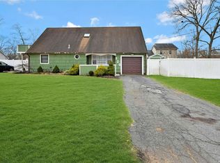 120 Hampton Ave, Mastic, NY 11950