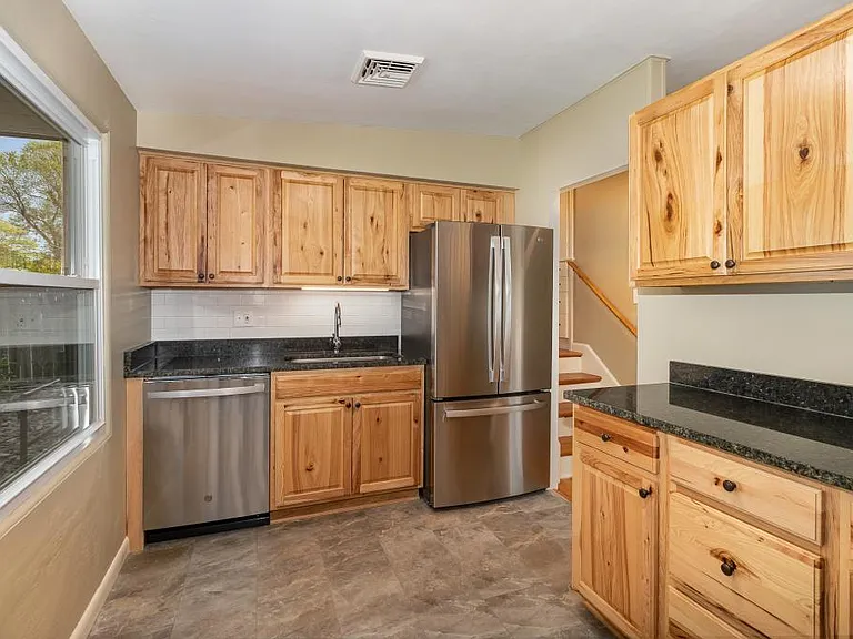 24 Cornell Dr — Photo 9