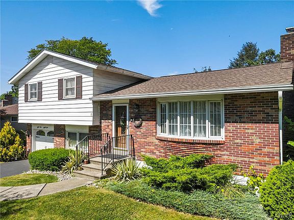 4th image of 3581 Stephen Crane Ln