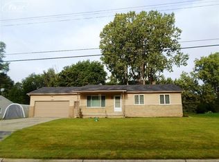 1082 Carlson Dr, Burton, MI 48509