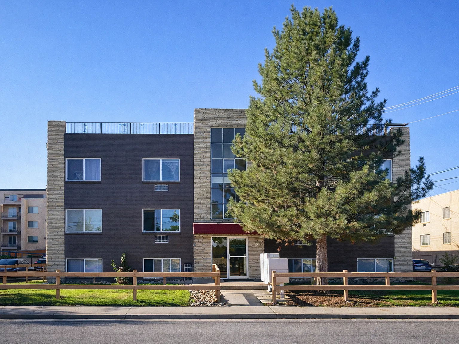 Updated Littleton Apartment with Amenities! Emerald Point — Photo 3