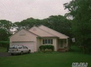 176 Wakeman Rd, Hampton Bays, NY 11946