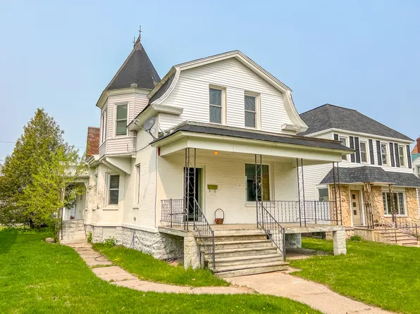 324 S 8th St #2, Escanaba, MI 49829