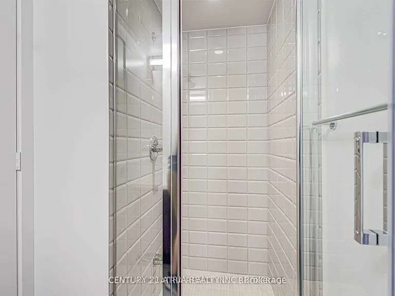 203 College St #512 — Photo 21