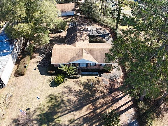 2nd image of 1010 Oak St