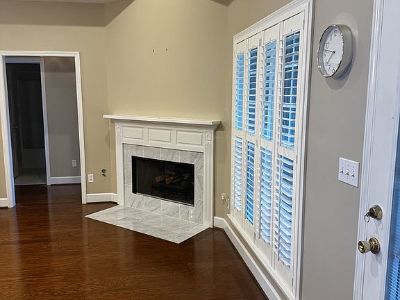 2nd image of 1653 Hamilton Ln
