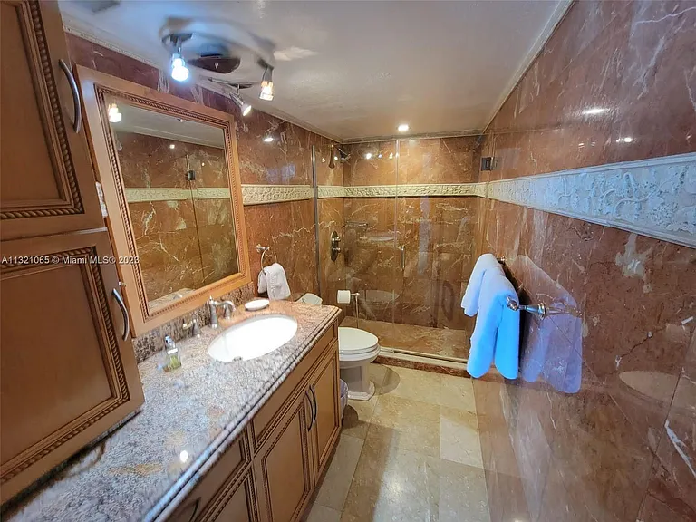 5151 Collins Ave #1036 — Photo 10