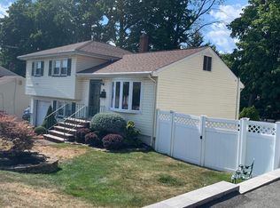 28 Maplewood Blvd, Suffern, NY 10901