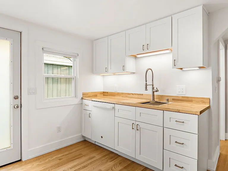 2710 Union St #1 — Photo 9