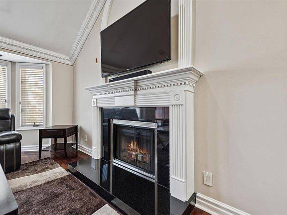 3rd image of 4454 Lindell Blvd APT 24