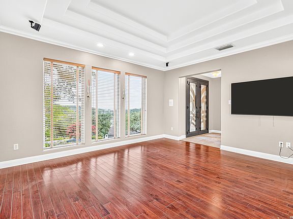 5th image of 2417 CONNIE DR