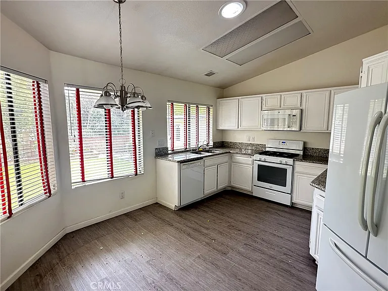 19178 Bel Air Dr — Photo 4