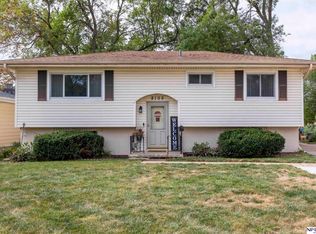 8105 Valley Rd, La Vista, NE 68128