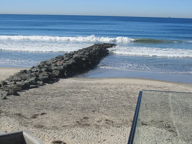692 Ocean Ln — Photo 3