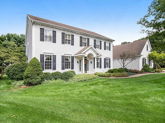 2nd image of 51527 Renwick Ct