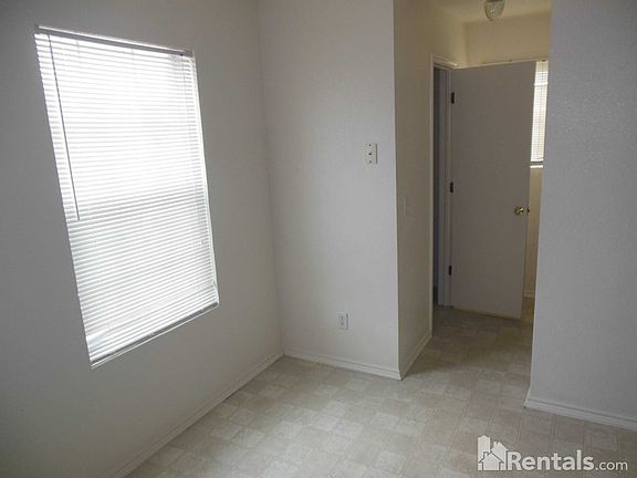 3rd image of 2005 Monte Carlo Ln APT A