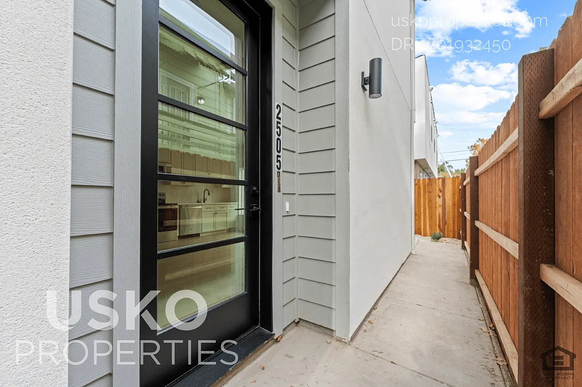 2505 W St #2, Sacramento, CA 95818, USA — Photo 3