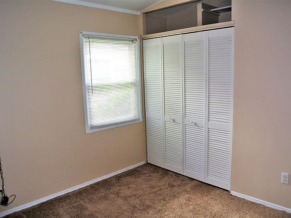 4th image of 774 Meadow Dr