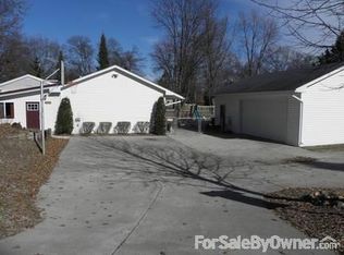 5775 Opaline Dr, Waterford, MI 48327