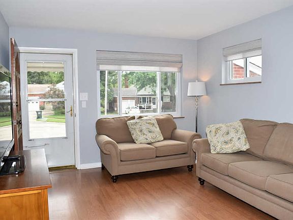 4th image of 3543 Smithfield Ln