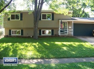 968 Sheffield Dr, Crystal Lake, IL 60014