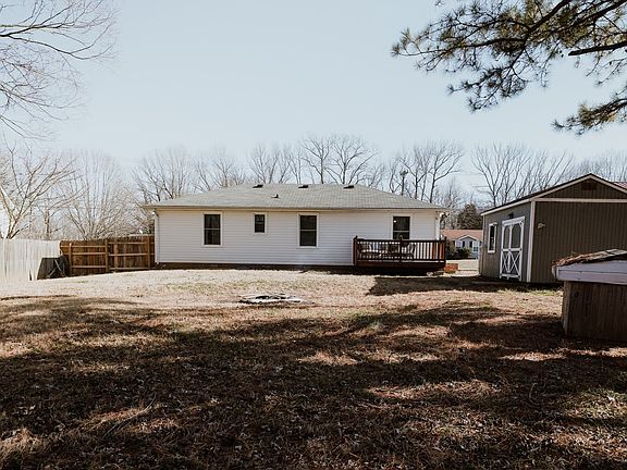 4th image of 536 Donna Dr